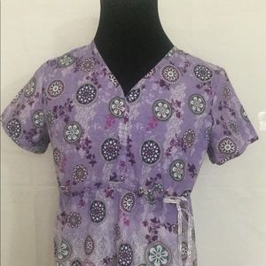 Laurau Scrub Top Purple Geometric Design Size Med